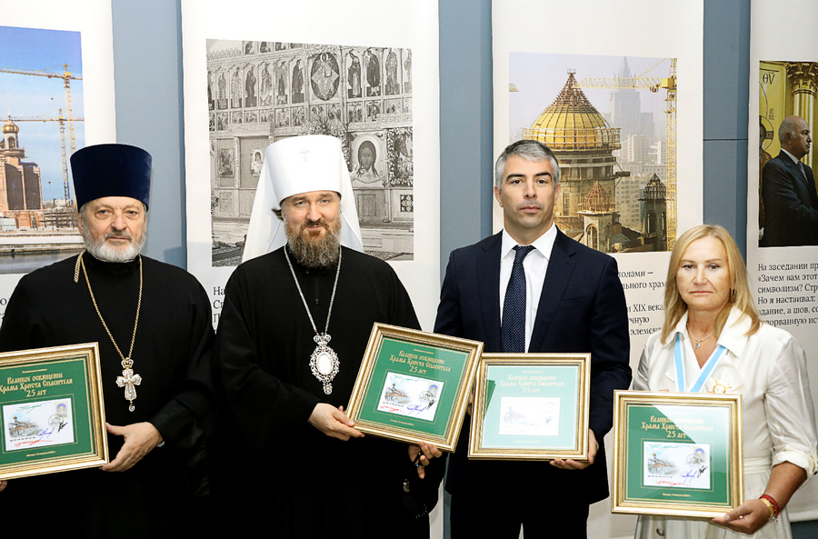 Почтовая марка, посвященная истории Храма Христа Спасителя, связана с именем Юрия Лужкова